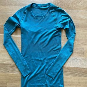 Lululemon swiftly tech long sleeve running shirt size 4